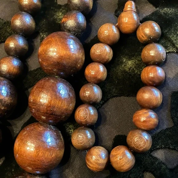 GRADUATED WOODEN BEAD NECKLACE (18” LONG) AND MATCHING BRACELET - Picture 2 of 11